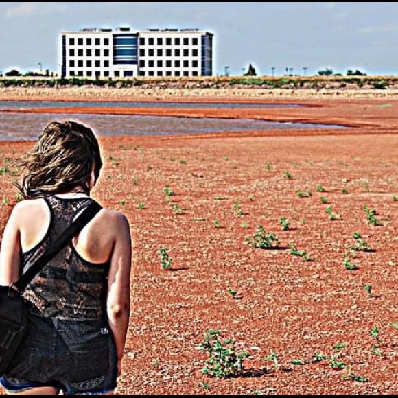 Meet your Posher, Jen! 🖤 - Picture 1 of 1